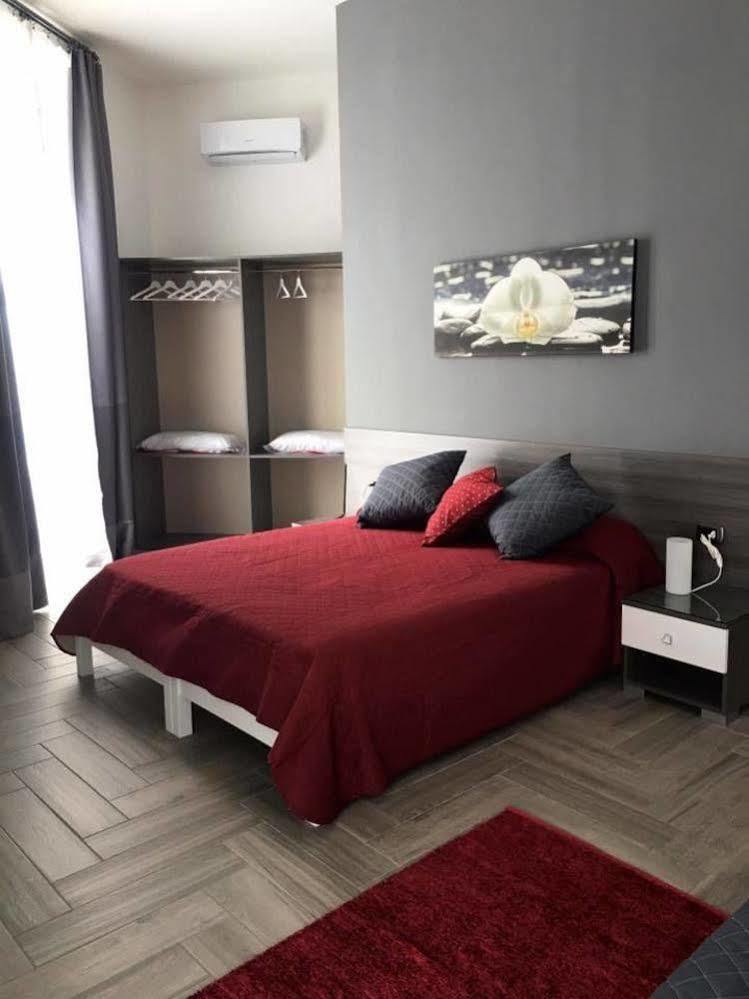 La Dimora Di Garibaldi Bed & Breakfast เนเปิลส์ ภายนอก รูปภาพ