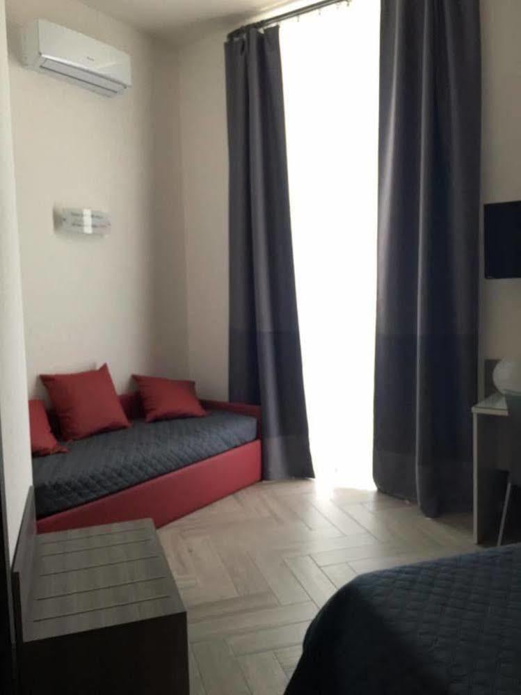 La Dimora Di Garibaldi Bed & Breakfast เนเปิลส์ ภายนอก รูปภาพ